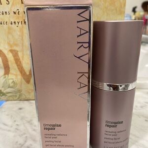 NWB Mary Kay  revealing radiance facial peel timewise repair 088897  1.7 Fl Oz
